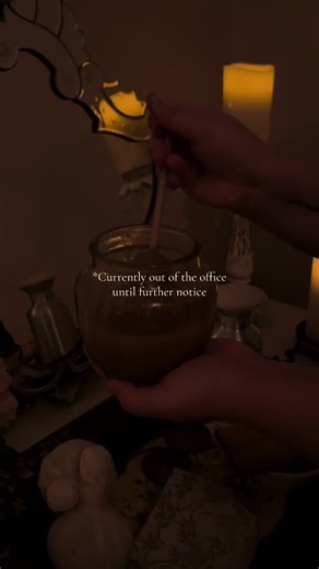 Self ❤️ Is The 🔑 To Happiness Escape the stresses of life and pamper yourself with A Glow Signature Foot Scrub. Made in house and blended with organic honey to soften, soothe, and hydrate those tired feet ✨ 📍3105 W. Barcelona St. Tampa, Fl 33629 #footmassage #feetmassage #footscrub #selfcare #massage