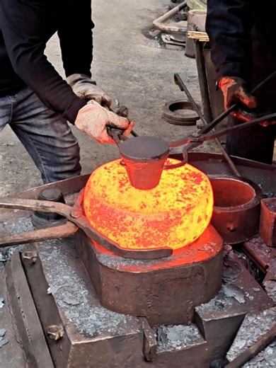 Forging in Action: Skilled Forgers at Work