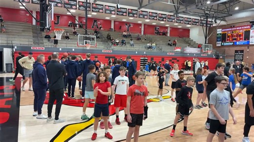 Holiday Hoops Kids Basketball Clinic! A prelude to the Central Bank Great 8 boys high school tournament this weekend and the girls Jefferson Bank Select 8. Rod Smith has the story from the Fleming Fieldhouse! krcgtv.com | KRCG 13