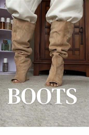 Love these boots! They’re so cute 😍 @AKIRA #boots #fashiontok #styleinspo #casualstyle #fashiontiktok