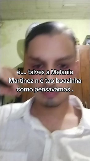 Cachorro proíbe encontro com Melanie Martinez?