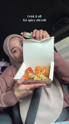 aNyThiNg fOr yOu, sPiCy EbI rOlL! xOxO!! | spicy ebi roll empire sushi