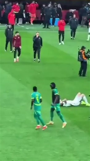 Gana Gueye imite Achraf Hakimi au PSG