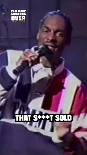 From the mannequin straight to 'SNL.' Snoop tells the origin story of the Hilfiger rugby. #style #snl #snoopdogg #storytime #gameover