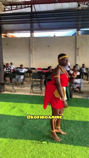 Young Girl Stuns Crowd with Powerful Traditional Dance at Ghanaian Funeral 🇬🇭🔥