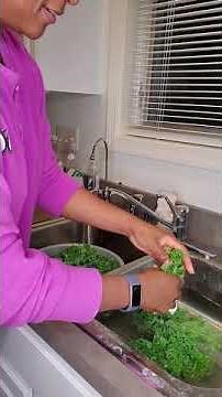How to clean fresh kale
