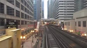 Embarquez à bord de la ligne "L" du métro aérien à Chicago, la favorite des locaux et des visiteurs ⤵ | Choose Chicago