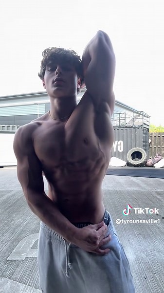 Already missing london #bodybuilding #shredded #aesthetics #gymshark #fyp