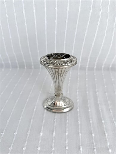 Vintage Flower Frog Vase – Small Metal Bud Vase With Floral Holder - Etsy