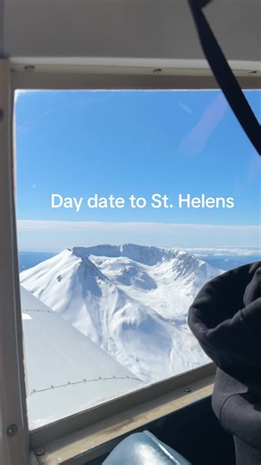 My husband surprised me with a plane ride with our pilot friend, such an unreal experience seeing the mountains so close, thank you Gavin! #sthelens #planes #daydate #fly #mountainsview