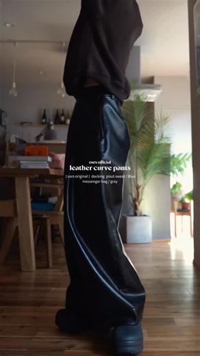 𝐨𝐬𝐫𝐬 ｵ ｼ ﾘ ｽ | original×leather✝️ ・［ osrs original ］docking pisut sweat / Blue ・レザーカーブパンツ/ブラックsize S ・メッセンジャーバッグ/グレー ・ハートサンモチーフネックレス 161cm | Instagram