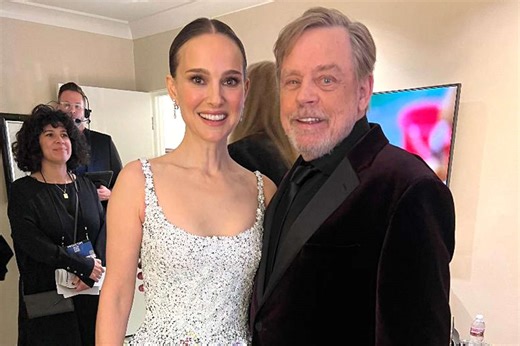 Mark Hamill finally meets 'Star Wars' mom Natalie Portman at Golden Globes