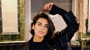 Lirik Lagu Future Nostalgia - Dua Lipa: I Know You're Dying Trying To Figure Me Out - Tribunnews.com
