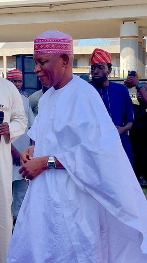 Fitowar mai girma gwamna Alh. Abba K Yusuf gida-gida yayin gabatar da jawabin sa awajen taron bude Singature bank. #Nanusrland | Hon Nanu Kankarofi