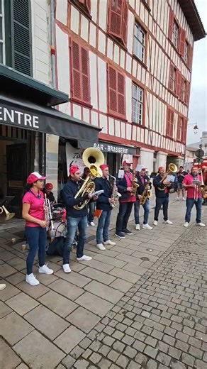 En direct depuis Bayonne. INFAT'S BANDA . | Pays Basque BAB