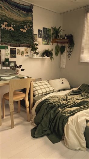 my_bohointerior_ on Instagram: "Just a small room makeover 💚 🎥 @2yujin22 #roommakeover #myspace #interiorinspo"