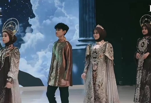 Stunning Fashion Show Highlights