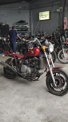 5.1K views · 1.2K reactions | Honda Magna 700cc año 1985... !!! A ser restaurada estéticamente... !!! | mayorga_custom | Facebook