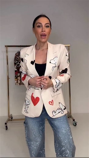 FEDERICA BI ® on Instagram: "HAI DETTO BLAZER ? ✨💝😍❤️🎀🤍🥰 #blazer Il blazer più GLAM del momento firmato FEDERICA BI Disponibile in moltissime stampe VIRALE. da avere nel nostro guardaroba ! 🛍️ www.federicabi.com 🛍️ 📍FEDERICA BI boutique PIAZZA BEGALLI 13 PEDEMONTE 📍FEDERICA BI boutique VIA STELLA 30a VERONA FEDERICA BI® è un marchio registrato i contenuti del web www.federicabi.com e pagine social Instagram e Facebook sono di proprietà esclusiva FEDERICA BI®"