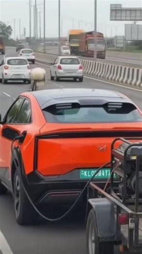 Mahindra Electric Car charging with generator While Driving #asmr #automobile #whatsapp_status