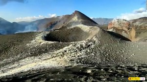 Graban con detalle el cráter sur de La Palma y encuentran estas emisiones - CNN Video