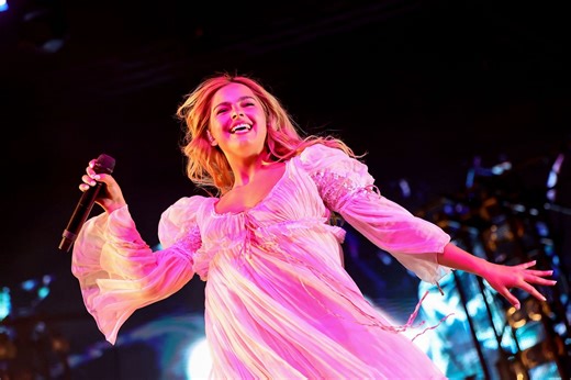 "HER GRAMMYS R COMINGGGG" — Internet reacts to Addison Rae being invited to join the Recording Academy