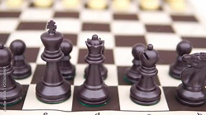 7 Playing chess, game table / Jugando ajedrez, mesa de juego Stock Video