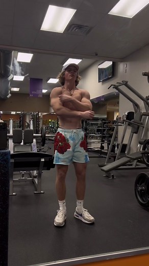 Thank you guys so much for 70k! I appreciate all of your support ❤️❤️comment what gym related content you want to see in the future ##fyp##gym##aesthetic##motivation