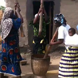 513 reactions · 114 shares | African Women pounding Maize in Bougoula, Southern Mali. Values like teamwork and collaboration are nurtured in every aspect of our lives. This is the beauty of African culture! #Mali #Africa #culturematters #culturalintelligence #UnitedStatesOfAfrica | United States of Africa | Facebook