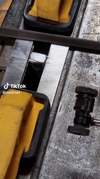 HSS parting blades as file guides. #machinist #files #handtools #dw0rtorial