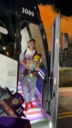 Welcoming home our National Champions🧡@clemsonmsoccer #clemsonunited