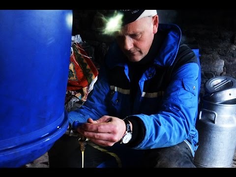 Brewing the original Brulandselva raw ale with KVEIK in a Norwegian farmhouse