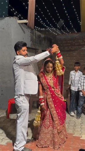😜😜ਤੇਰੇ ਨਾਂ ਚੂੜਾ ਵੀ ਹੱਥਾ ਵਿੱਚ ਪਾਂ ਲਿਆ😜😜🥰🥰!! punjabi couple wedding dance🔥🔥🔥🔥#shorts#ytshorts#love