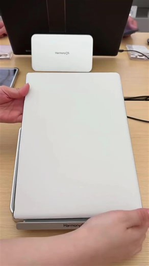 Exploring the New Foldable Touchscreen Computer