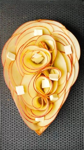 Apple Rose Tart🌹 This is the best apple tart I've ever tasted! Check out the full recipe🏃🏻‍♀️