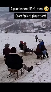 Dor de copilărie și de viața fără griji! Zăpada are un fel magic de a mă întoarce în copilărie… În diminețile în care mă trezeam cu lumea acoperită de alb totul părea mai liniștit, mai simplu, mai curat. Alergam cu obrajii roșii, cu mănușile ude și cu inima plină. Nici nu simțeam frigul, doar bucuria de a ma juca de dimineața până seara. Copilăria rămâne mereu în noi ca un colț de lumină un loc la care ne întoarcem ori de câte ori avem nevoie de simplitate, sinceritate și bucurie. . . . . . . . 