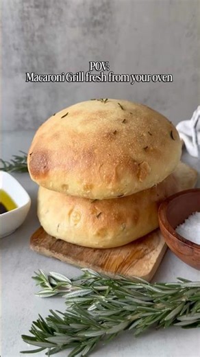 Macaroni Grill Dupe Sourdough Rosemary Peasant Bread #sourdoughrecipe #baking