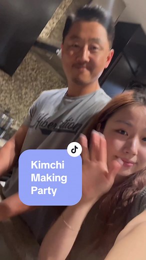 we officially ran out of kimchi!!! So cheers to another GIGANTIC batch of mama kim’s kimchi 🥬🌶️ #kimchi #homemadekimchi #kimchirecipe