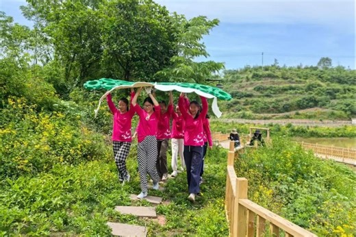 Program gets female students into science