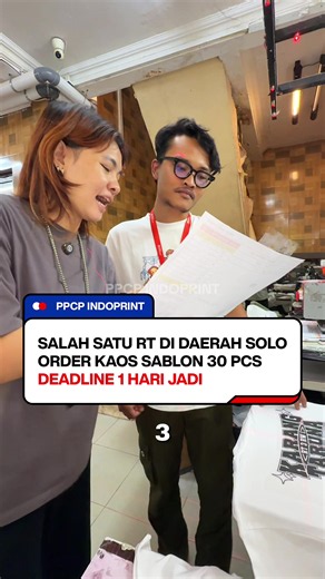 Salah satu RT di daerah Solo bikin kaos sablon di PPCP Indoprint minta 1 hari jadi 🚀 Deadline mepet? Tenang, di sini kamu bisa pesan kaos sablon dengan target selesai hanya dalam 1 hari. Kualitas tetap jadi prioritas kami dengan bahan katun 100% yang lembut dan nyaman dipakai. Di PPCP Indoprint, kami punya layanan sablon DTF (Direct Transfer Film) yang kilat dengan hasil berkualitas! - Proses Cepat: Bisa selesai hanya dalam 1 hari (sesuai deadline yang disepakati). - Kualitas Premium: Menggunak