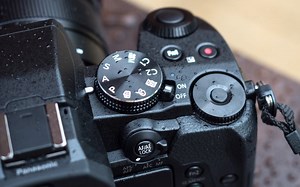 【外媒中文字幕】高性价比松下G85短评 最好的4K V-Log相机？对比佳能80D