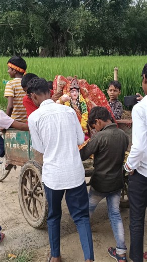 Akshay Verma Vlogs on Instagram: "Mere Mahlo Me Aye Na Fakir | Mata Rani Ka Visarjan | #viral​ #trending​ #navratri​ #visarjan​"