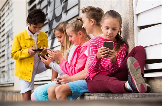 Cell phone ban debate: philosopher Sloterdijk compares parents to drug dealers