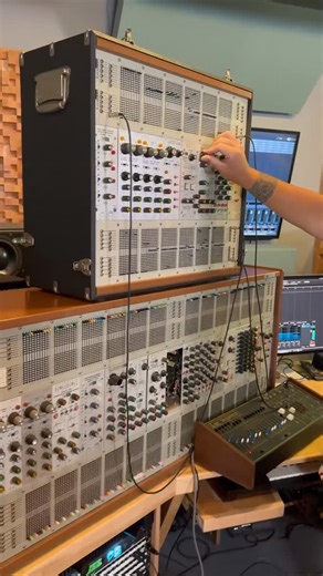 Anthony Marinelli on Instagram: "Amazing to checkout the legendary ARP 2500 in action played by the master @rosen_sound ….….….….….….….….….….….….….….….………………………,……………#arp #arpsynthesizer #alanrpearlman #arp2500 #vintage #america #synth #synthporn #elp #tangerinedream #gorgiomoroder #synthgoat #dreamsynth #kraftwerk #restoration #tech #music #musichistory #musicproduction"