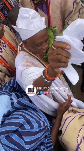 𝗟𝗶𝘃𝗲 𝗡𝗼𝘄: 𝗧𝗵𝗲 𝗵𝗶𝘀𝘁𝗼𝗿𝗶𝗰 𝗰𝗼𝗿𝗼𝗻𝗮𝘁𝗶𝗼𝗻 𝗼𝗳 𝘁𝗵𝗲 𝟰𝟰𝘁𝗵 𝗢𝗹𝘂𝗯𝗮𝗱𝗮𝗻 𝗼𝗳 𝗜𝗯𝗮𝗱𝗮𝗻𝗹𝗮𝗻𝗱, 𝗛𝗶𝘀 𝗜𝗺𝗽𝗲𝗿𝗶𝗮𝗹 𝗠𝗮𝗷𝗲𝘀𝘁𝘆, 𝗢𝗯𝗮 (𝗦𝗲𝗻.) 𝗥𝗮𝘀𝗵𝗶𝗱𝗶 𝗔𝗱𝗲𝘄𝗼𝗹𝘂 𝗟𝗮𝗱𝗼𝗷𝗮. 📍Mapo Hall Ibadan Follow for live update: @beejayclassic_media #beejayclassicmediaupdate | Bee Jay Classic Media Company LTD