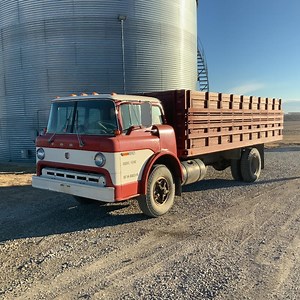 1973 Ford C700 Cabover S/A Grain Truck | Transportation