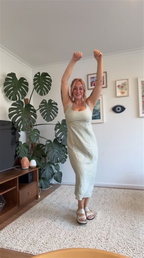 Rylee 🌻 Lifestyle & Wellness Creator on Instagram: "I found the PERFECT dress 👗 made specifically for big busts 🥥 . LAINIE DRESS From @marvell_lane . I’m wearing a size 14 in the colour GRACIE SPRING 🍃 and for reference I wear a size 14 E/F in bras. . #marvelllane #bigbustrecs #dresses #fashion #bigbustfashion"