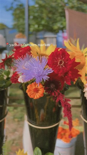 Every Sunday, the heart of Yachats comes alive with local flavors and artistry. From just-picked veggies and mushrooms to handmade jewelry and soaps, the Yachats Farmers Market is where community and creativity meet. 🌻✨ | Visit Yachats Oregon Coast