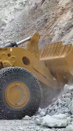 💪🔥 CAT 992 feeding the beast CAT 777 – pure mining domination! #HeavyEquipment #EarthMovers #HeavyDuty #fblifestyle | HeavyBuild Project