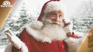 An Aussie health expert wants Santa to trim down because of concerns he promotes overeating, saying a skinny Santa would teach children the importance of losing weight. Would you like to see Santa slim down? | Sunrise